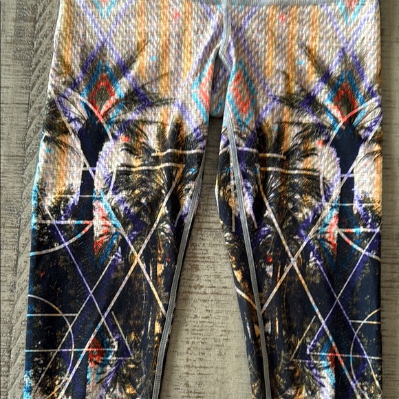 Niyama Sol Black and Gray Leggings with Intricate Patterns - Picture 3 of 8